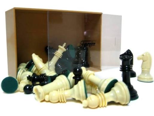 XADREZ FOURNIER STAUNTON N.º 3 FIGURAS DE PLASTICO